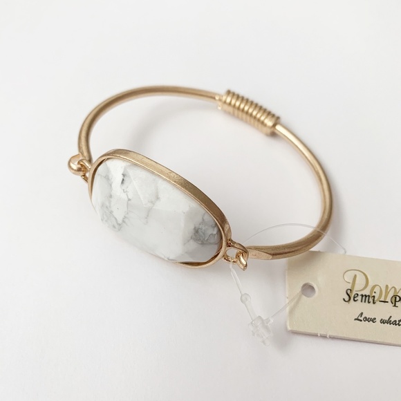 Howlite Natural Stone Bracelet - Picture 3 of 4